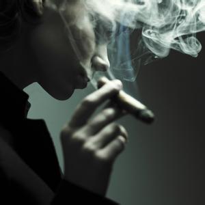 吸烟会导致男性不育