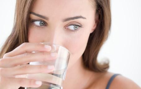 多喝水真的可以预防尿道炎吗