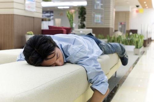 趴着睡易导致男性不育 如何预防不育