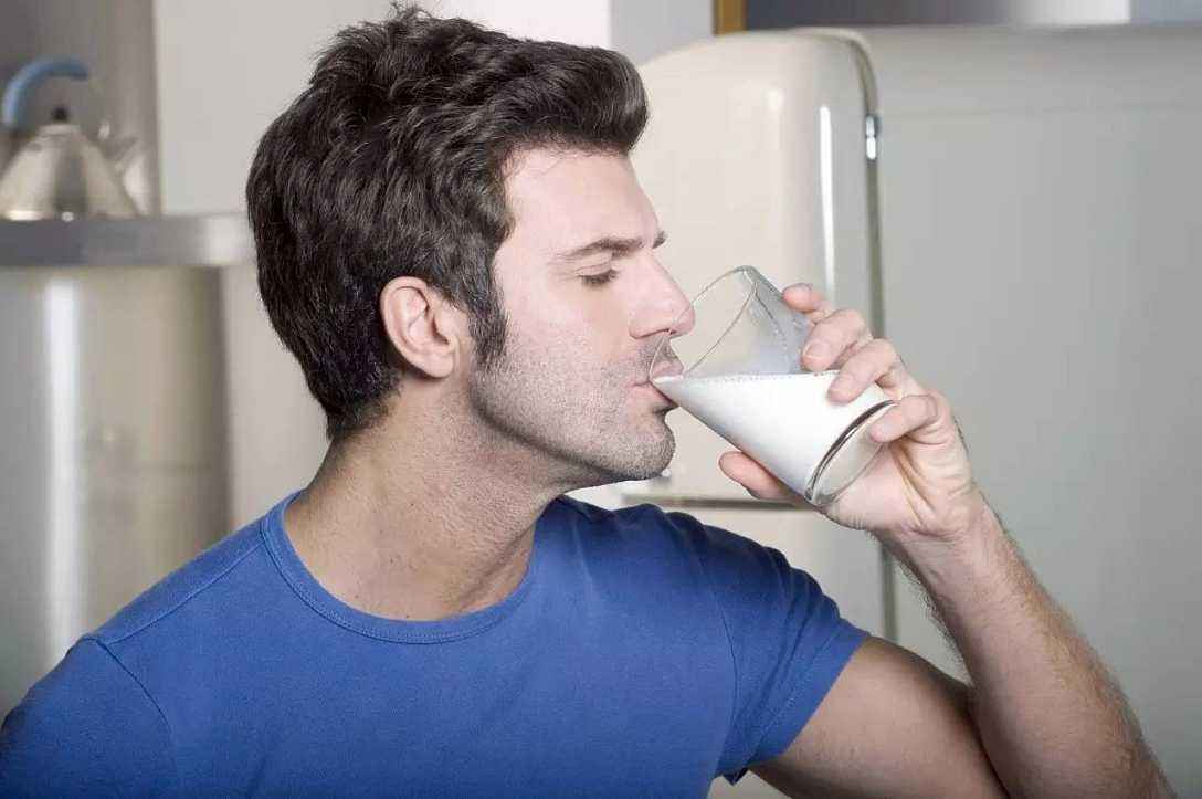 经常喝牛奶会导致男性性冷淡吗？导致性冷淡的