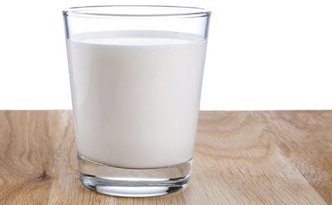 警惕!男人经常喝牛奶易患前列腺癌