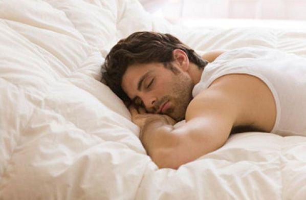 男性不育是睡姿在作祟吗?日常导致不育的坏习惯