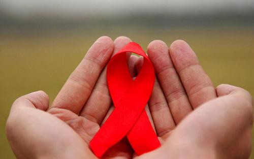 感染艾滋病的几种初期症状 艾滋病初期怎么治疗